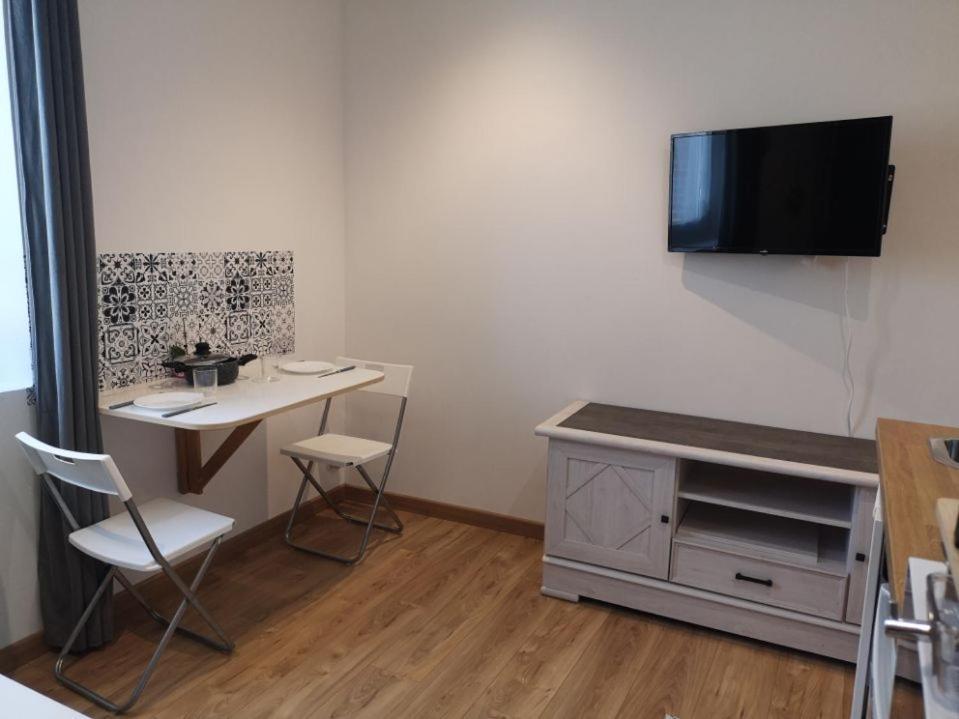 Superbe Studio Face Au Chateau Gisors Esterno foto